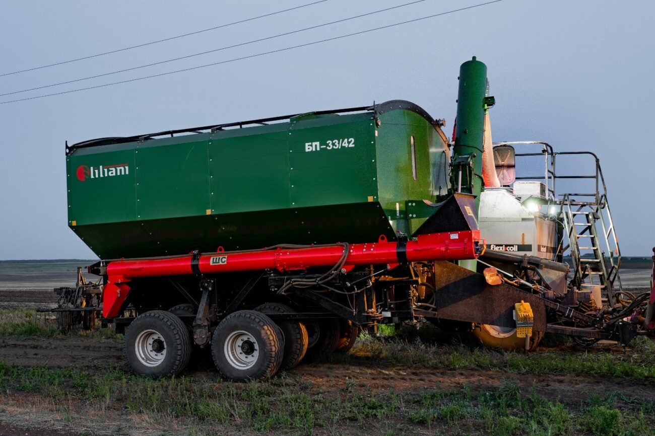 Бункер-перегрузчик БП-33/42 (8 колес)